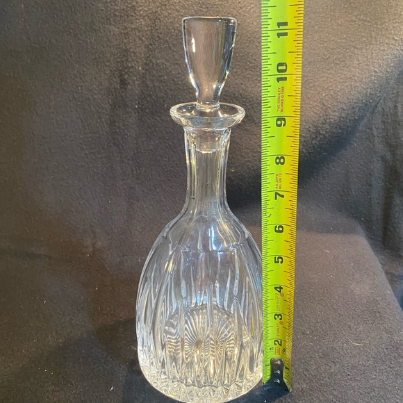 Round Cut Crystal Whiskey Decanter with Stopper - Picture 5 of 6